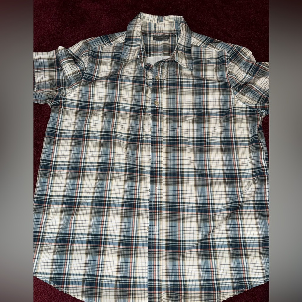 Eddie Bauer Men’s medium performance button down plaid short sleeve shirt